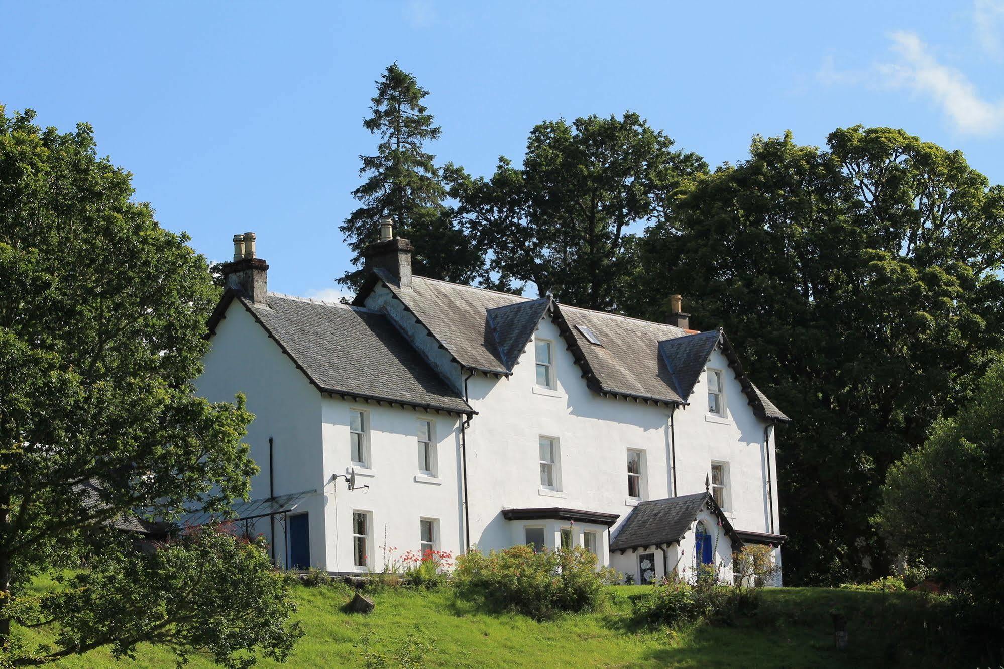 Tirindrish House Bed & Breakfast 3*